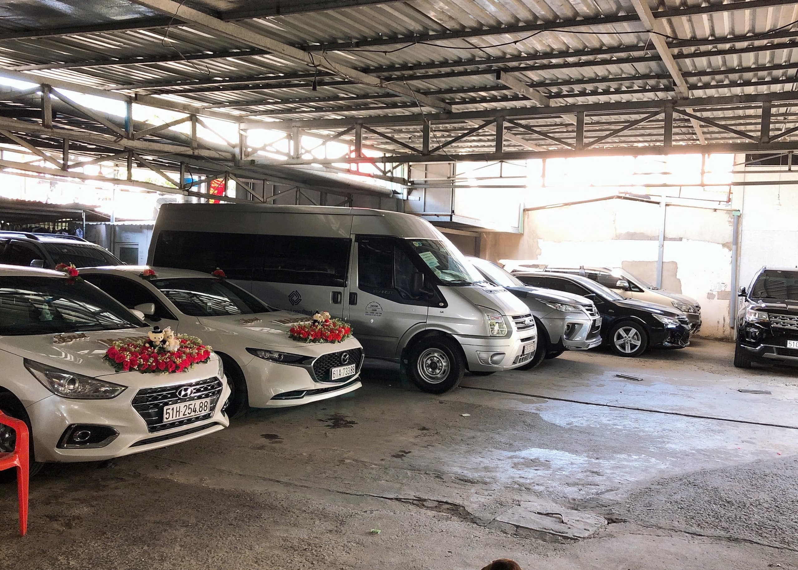 Bãi xe rộng rãi, an toàn